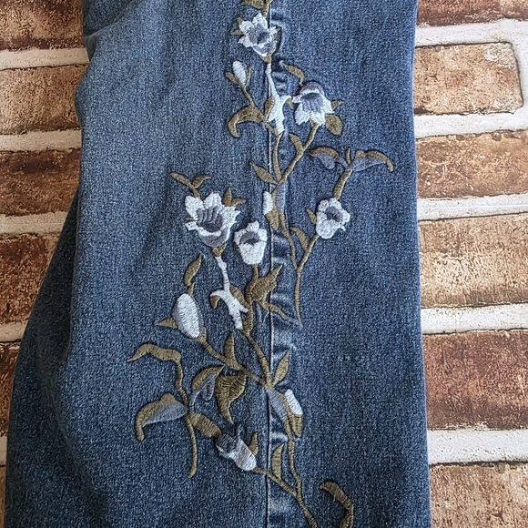 Style & Co. Denim Jeans with Floral Detail - Picture 4 of 4